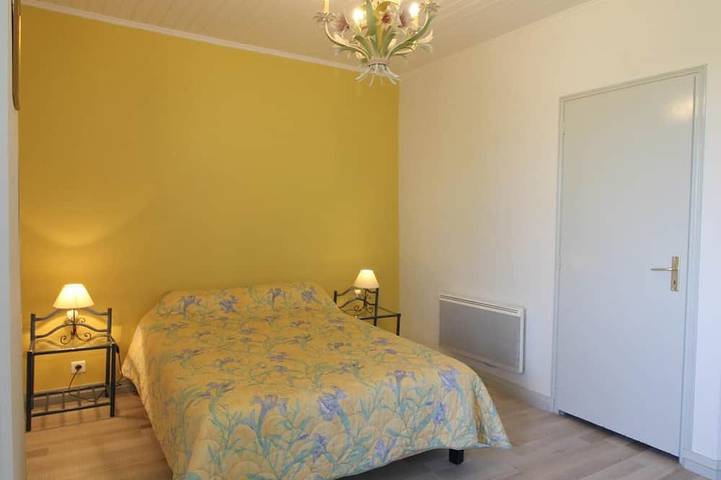 Location de vacances pour 8 personnes, avec jardin et terrasse, animaux acceptés à Roquebrune - 2