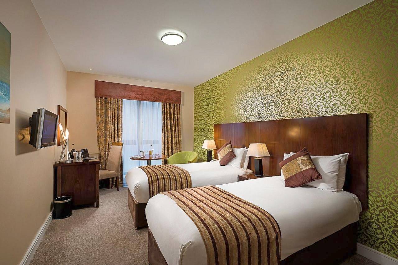 Hotel for 10 people with terrace in Limerick, County Limerick