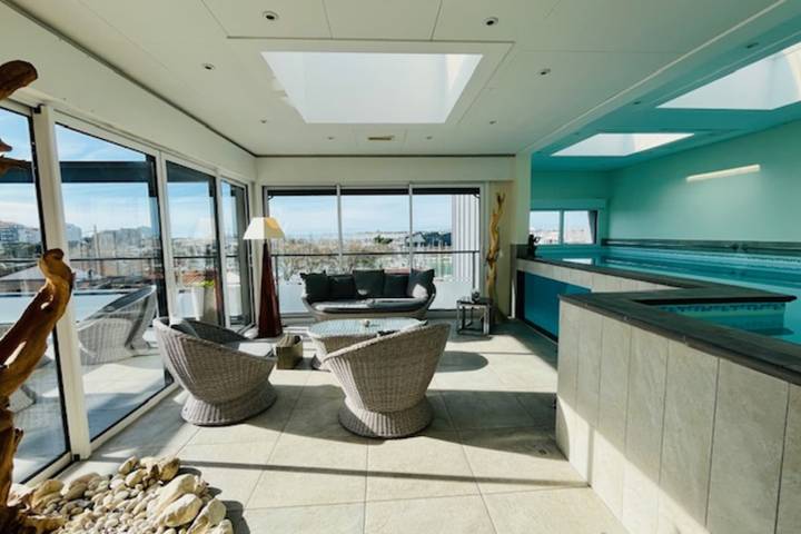 Holiday rental for 6 people, with balcony and pool, child-friendly à La Rochelle