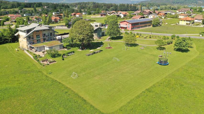 Ferienwohnung für 4 Personen, mit Balkon und Terrasse sowie Garten und Sauna