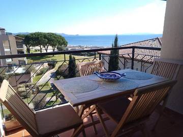 Gîte pour 5 personnes, avec vue et jardin dans Plage Miramar