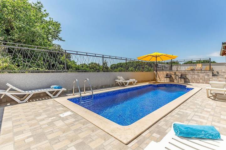 Ferienwohnung für 7 Personen, mit Garten und Terrasse sowie Pool - 1