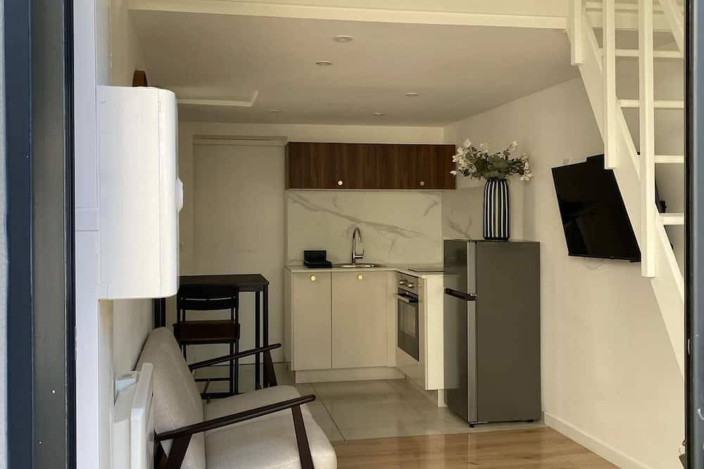 Entire apartment, Charming fully-equipped studio downtown in Floirac, Bordeaux region
