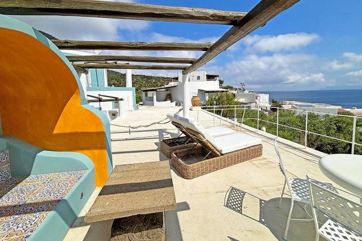 Ferienhaus für 4 Personen, mit Terrasse und Ausblick, mit Haustier auf den Liparische Inseln - 2