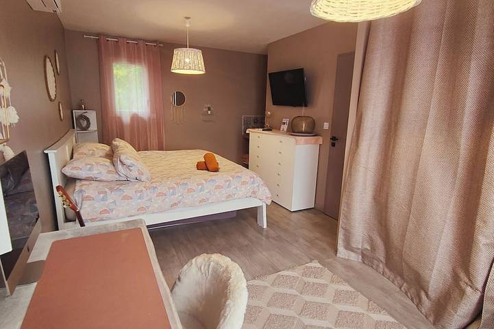 Location de vacances pour 6 personnes, avec jacuzzi et jardin, animaux acceptés à Saint-Médard-en-Jalles - 4
