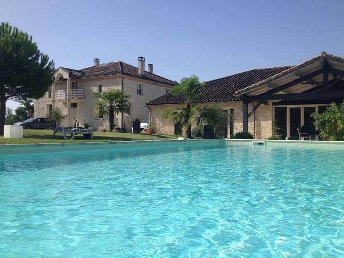 Appartement de vacances pour 4 personnes, avec vue ainsi que jardin et piscine