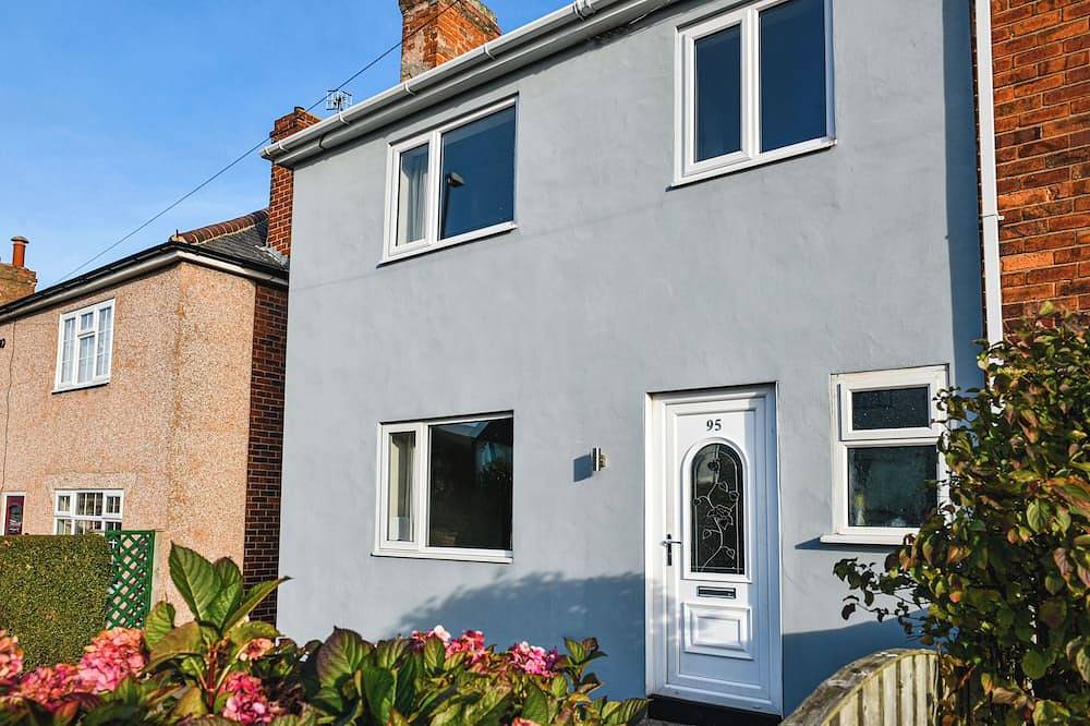 3 Bedroom with 6 x beds - Great location with free parking in Chesterfield, Derbyshire