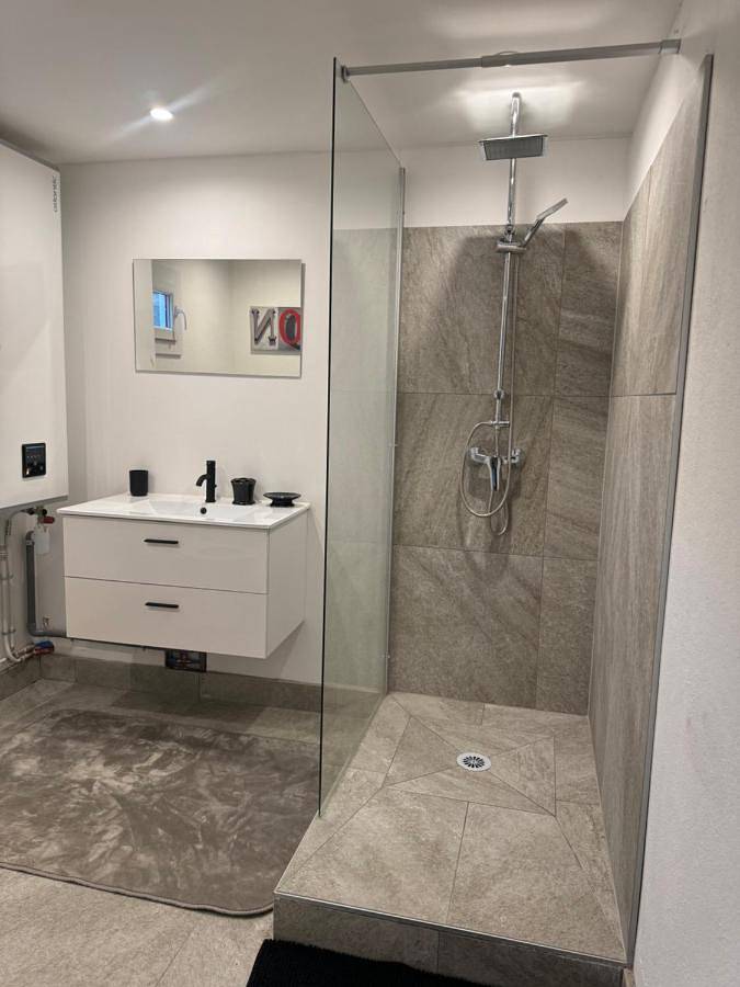 Appartement entier, One-Bedroom Apartment in Balaruc-le-Vieux, Côte méditerranéenne (France)