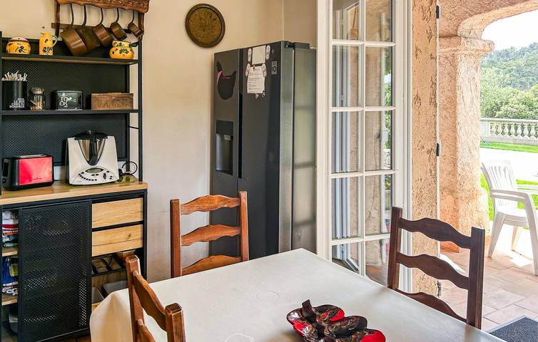 Encantador apartamento de 145 m² con piscina y terraza cerca del centro de Cabasse in Cabasse, Región Brignoles