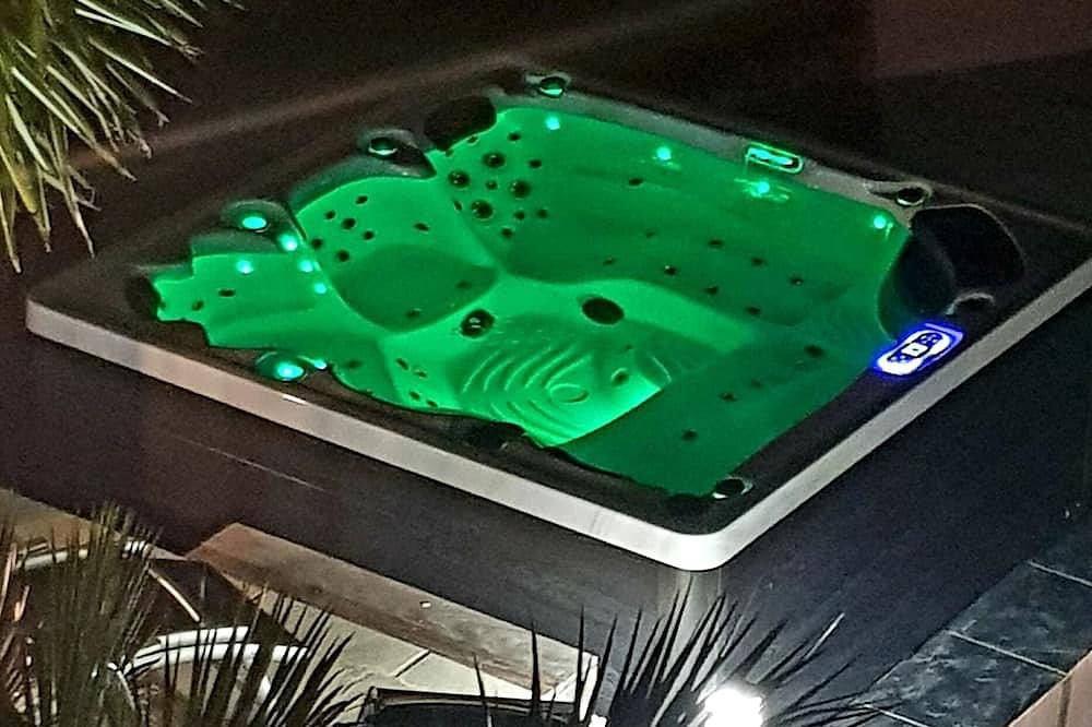 Beautiful F4 150M2 Seaside Air-Conditioned Gd Jacuzzi 6 Pl Private Terrace Solarium in Sisco, Capo Corso