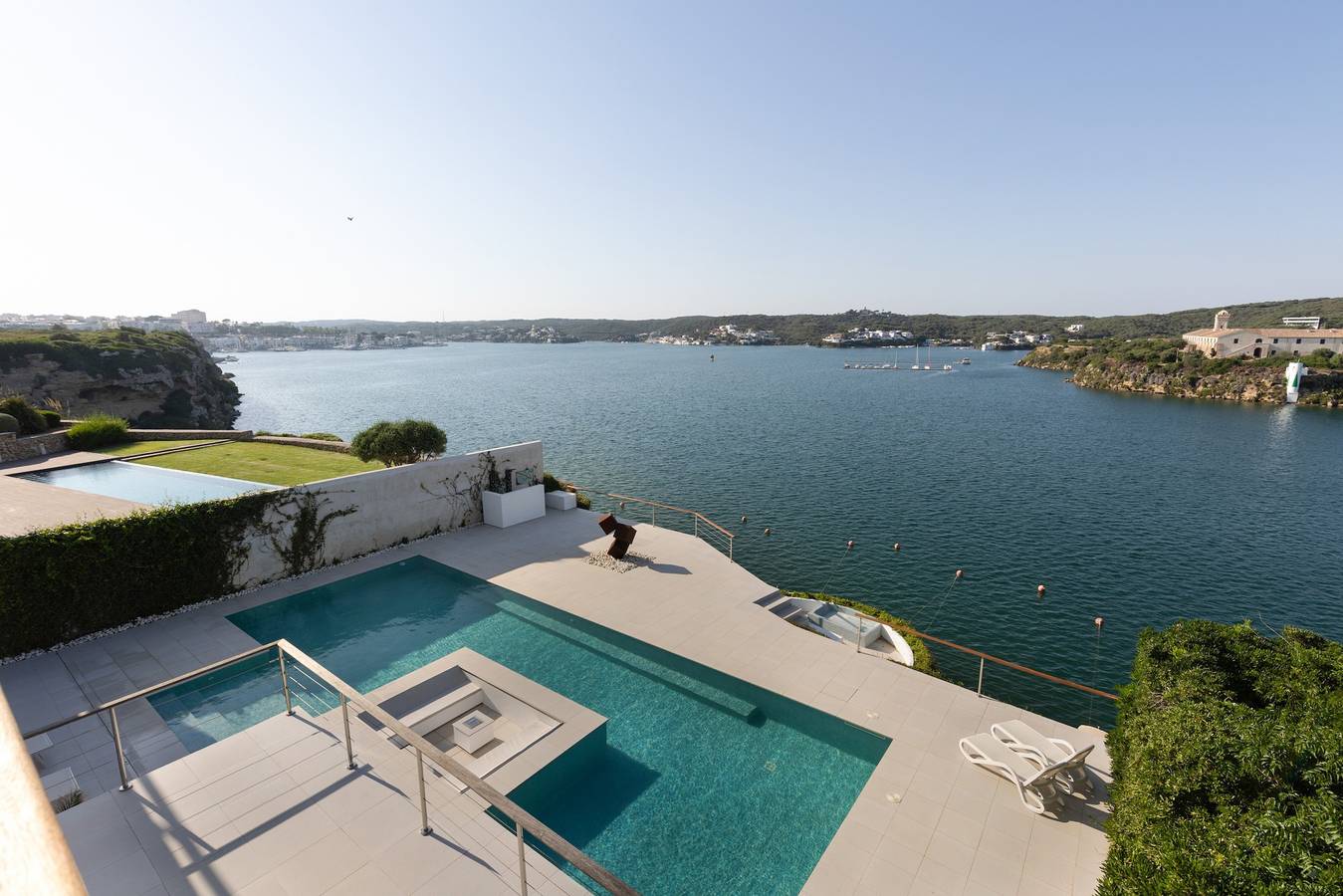 Villa Hastinapura: exclusivas vistas al mar, tranquilidad, lujo y arte en Es Castell in Son Vilar, Es Castell