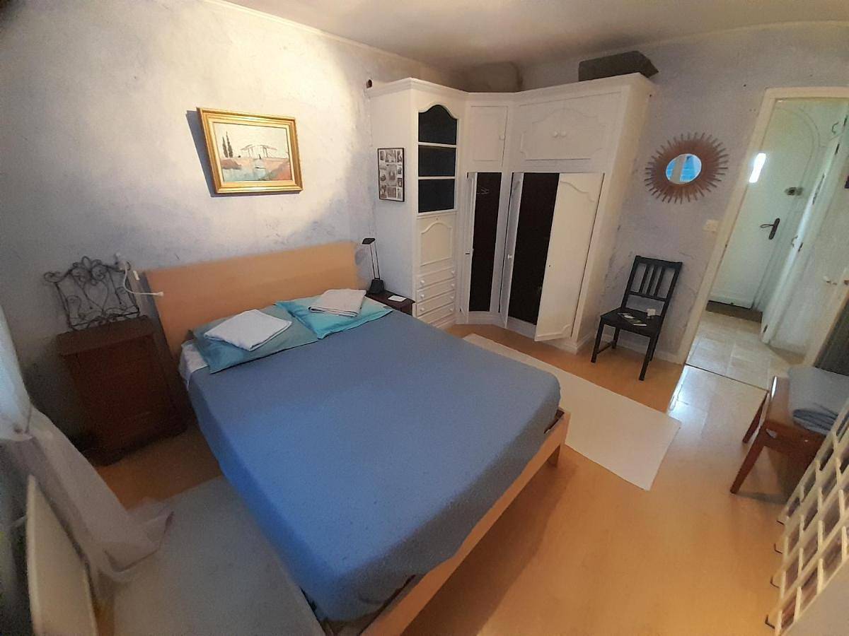 Double Room with Private Bathroom in Crach, Côte des Mégalithes