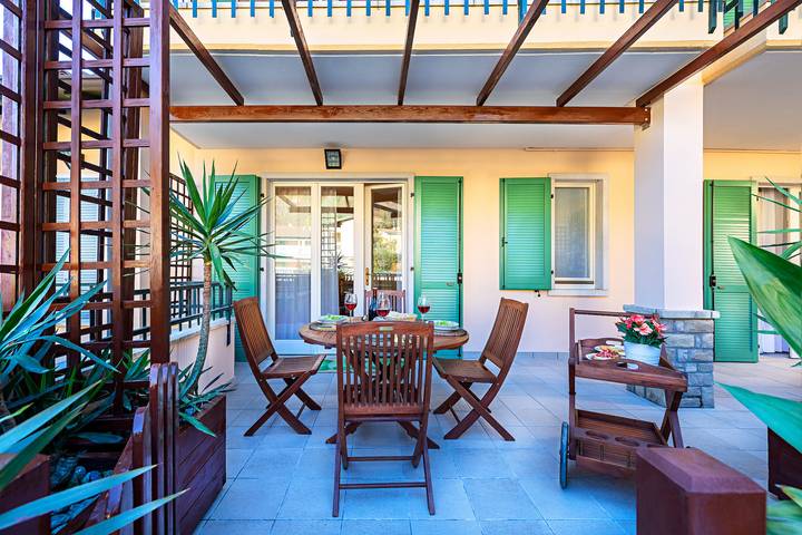 Ferienwohnung für 4 Personen, mit Terrasse in Gardone Riviera - 2