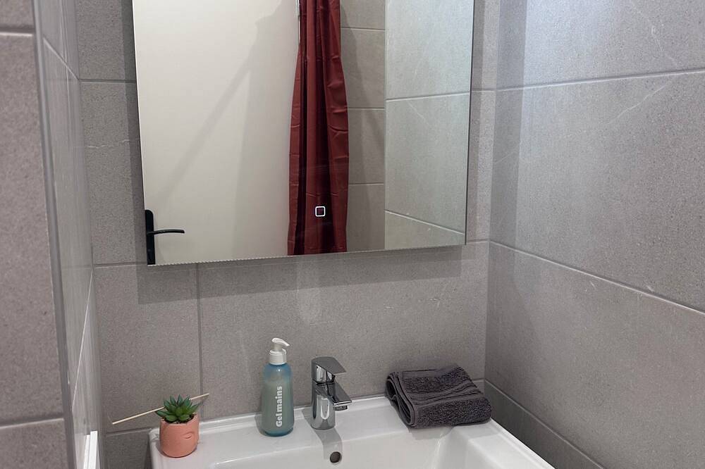 Ganze Wohnung, T2 Design - Hyper Centre - Private Parking - Walking distance to Cathedral in Bourges, Bourges und Umgebung