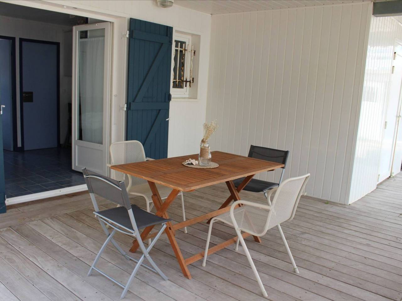 Chalet con vistas al océano, WiFi, cama doble, balcón y barbacoa in Plage des Chalets, Gruissan