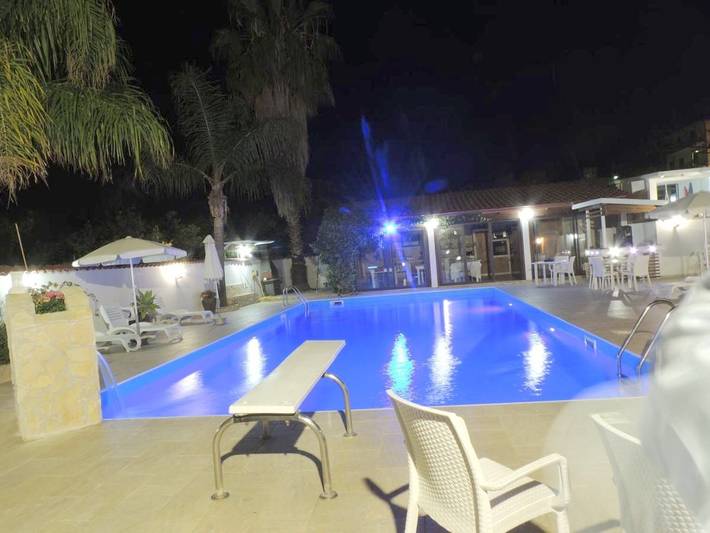 Bed and breakfast per 3 persone, con giardino e piscina nonché panorama, con animali domestici - 1