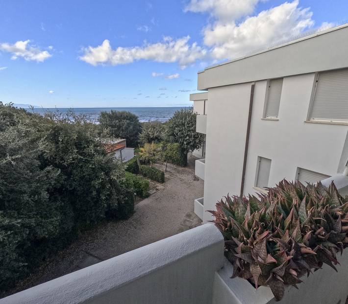 Appartamento intero, 5 Posti Letto - Bianco - Accesso diretto al mare: trilocale con vista in San Vincenzo, Costa degli Etruschi
