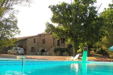 Agriturismo pour 8 personnes, avec jardin à Ginals