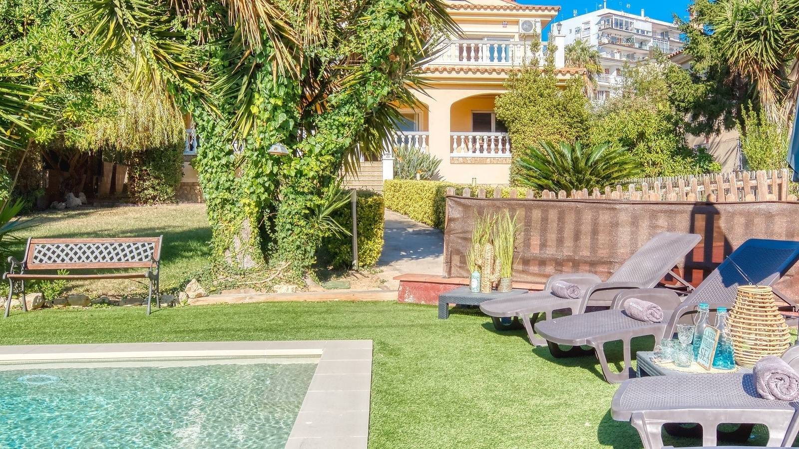 Villa "Costacabana - Summertime" con piscina privada y Wi-Fi in Central Lloret de Mar, Lloret de Mar
