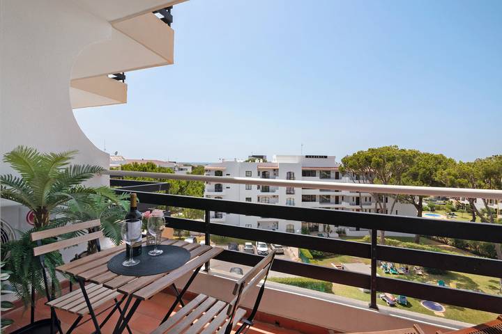 Location de vacances pour 5 personnes, avec jardin et bassin pour enfant à Quarteira
