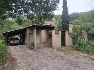 Location de vacances pour 5 personnes, avec terrasse et jardin à Le Chaffaut-Saint-Jurson
