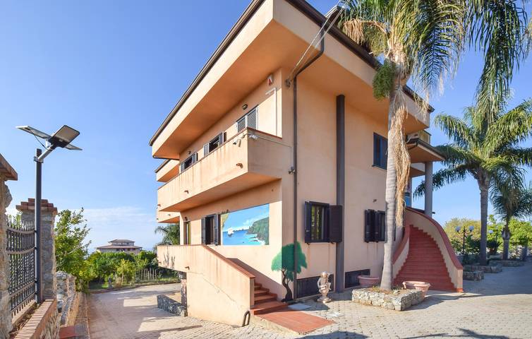 Ferienwohnung für 4 Personen, mit Garten und Pool