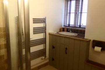 Log Cabin for 2 People in Burford, The Cotswolds, Photo 2
