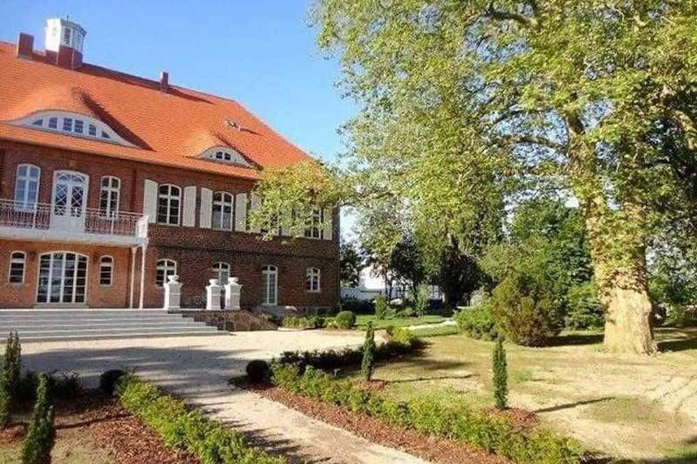 Apartamento entero, El nido del cuervo - Castillo Pütnitz - canoa especial de 4 U (05 Sept-18 de junio) in Ribnitz-Damgarten, Pomerania Occidental