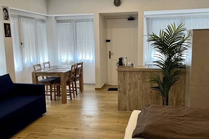 Ganze Wohnung, Apartment 2 Einzelbetten(90cm)+Schlafcouch (180cm) in Forchheim (Baden-Württemberg), Rheinstetten