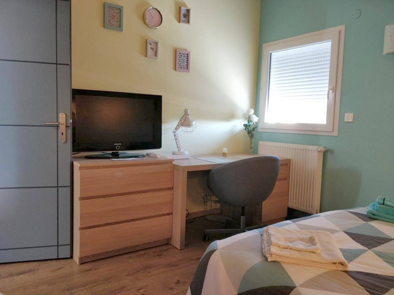 Triple Room with Shared Bathroom in Saint-Denis-lès-Bourg, Région de Bourg-en-Bresse