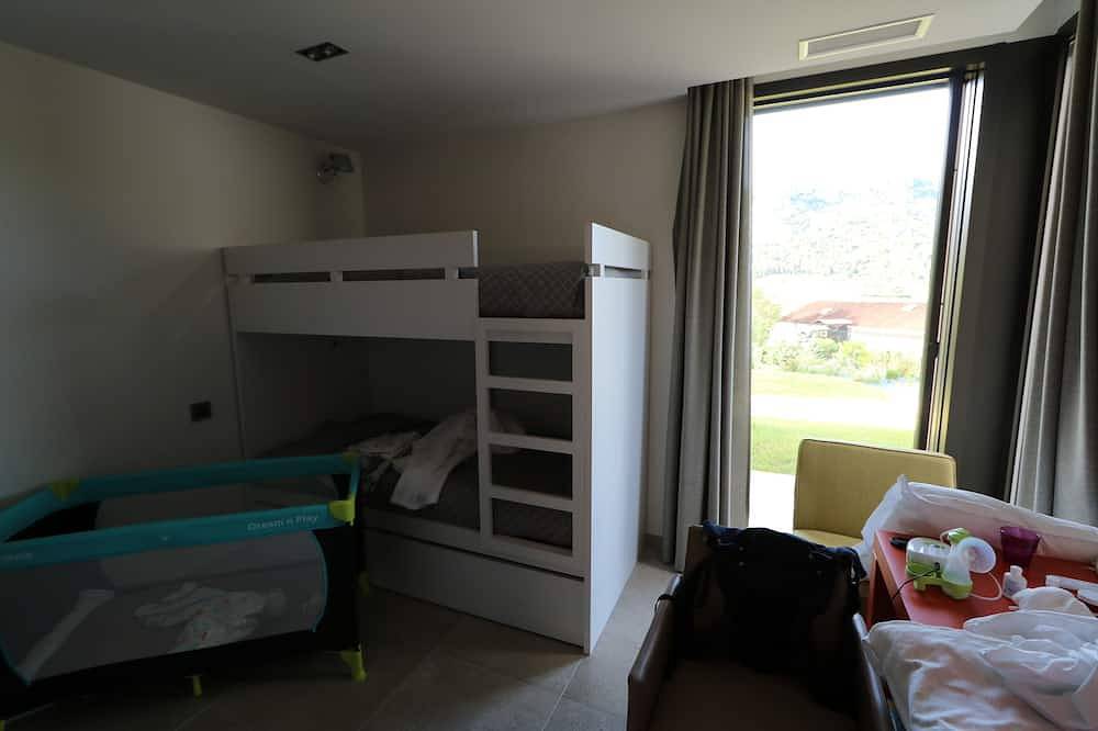Gran villa contemporánea con piscina. in Vingrau, Parque Natural Regional Corbières-Fenouillèdes