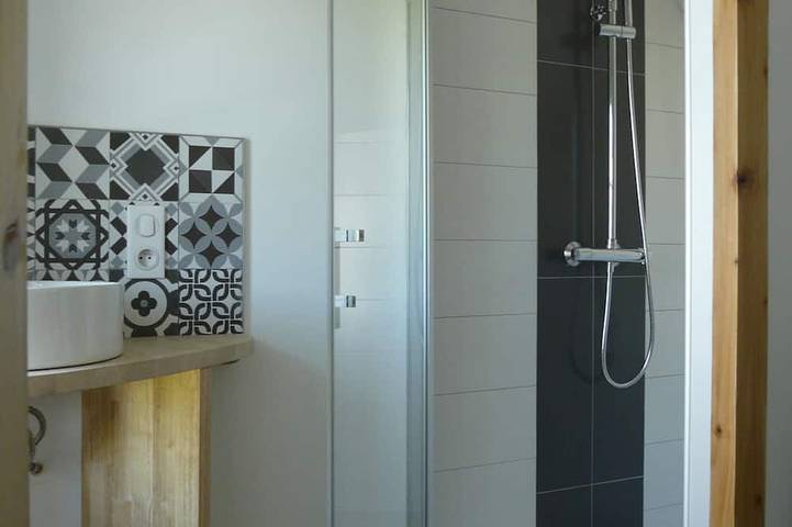 House-vue sur château-Private Bathroom in Ancenis, Loire Valley