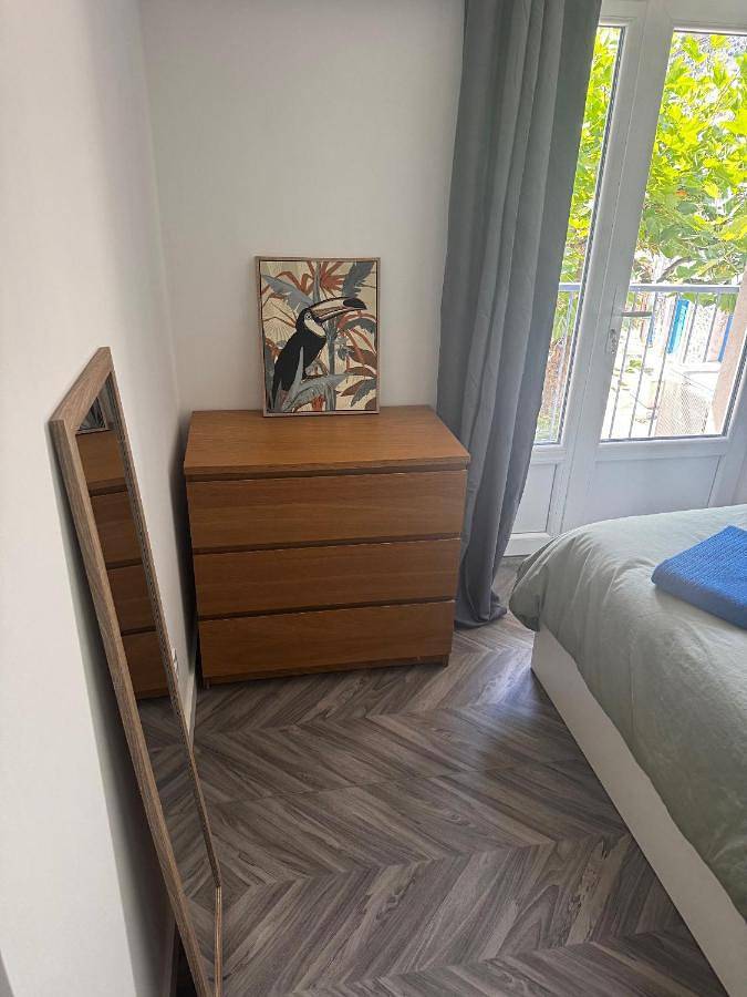 Appartement entier, Appartement en cœur de village au pied du château avec 2 balcons in Alba-la-Romaine, Privas (arrondissement)
