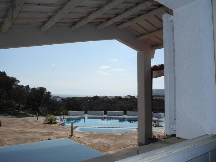 Apartamento para 4 personas, con vistas además de jardín y piscina en Cadaqués