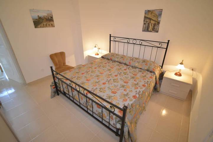 Casa vacanza per 5 persone, con terrazza e giardino in Salice Salentino