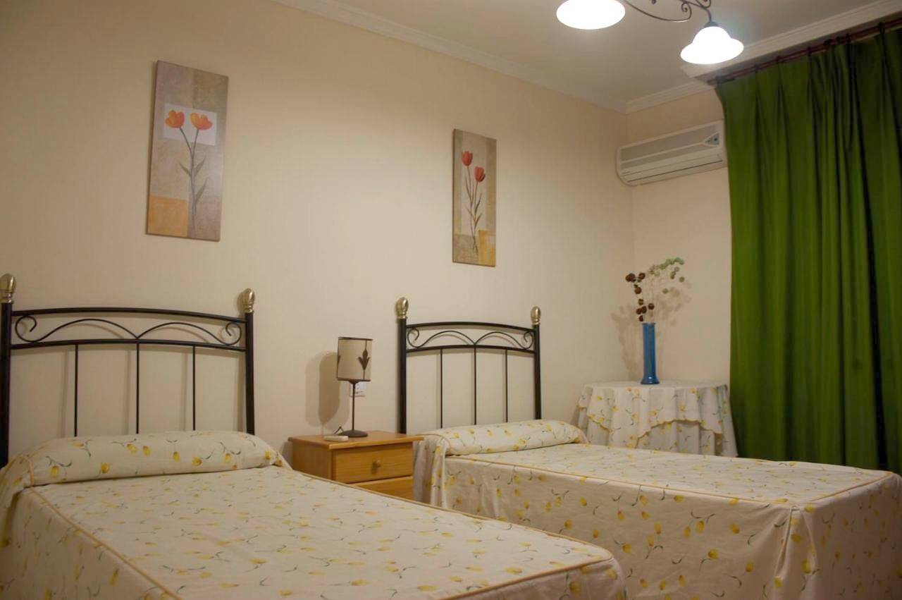 Single Room with Shared Bathroom in Centro-Sagrario, Granada
