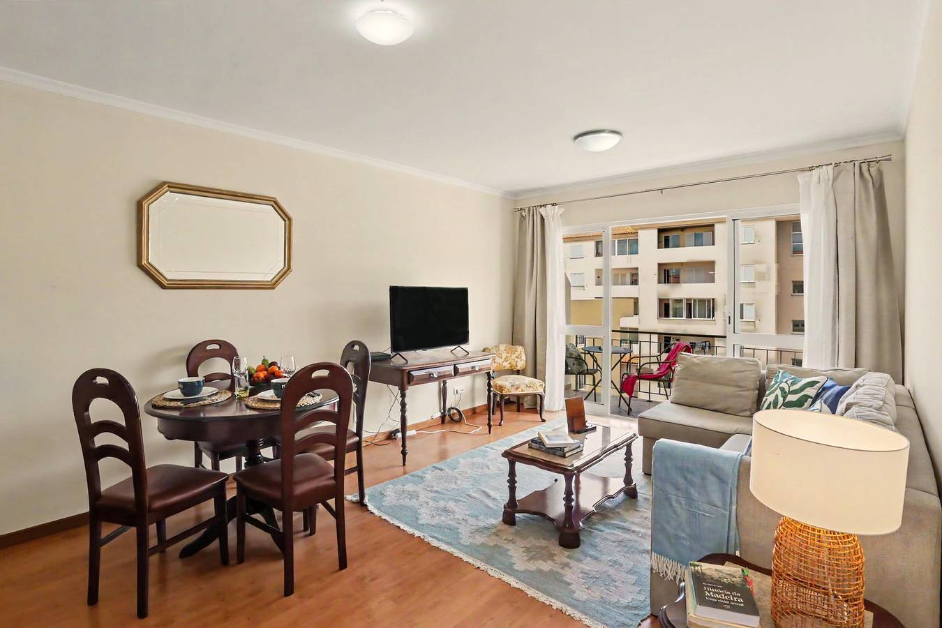 Hel lejlighed, Apartment 'Madeira, Home By Palma' with Mountain View, Shared Garden and Wi-Fi in Caniço, Maderia