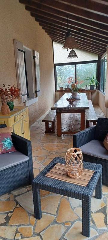 Gîte pour 6 personnes, avec jardin et vue à Eyliac