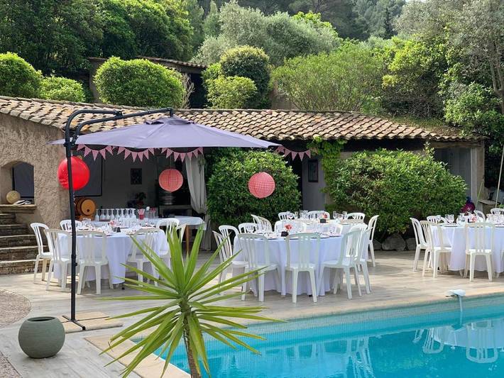 Location de vacances pour 12 personnes, avec piscine ainsi que vue et jardin à Ceyreste - 3