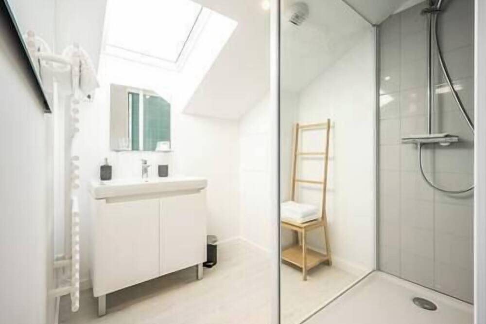 Entire apartment, Apartment Comfortable in the centre of Pau: parking, Ac... in Pau, Béarn