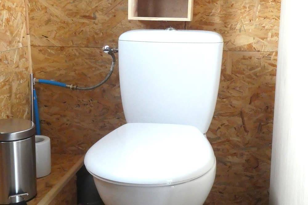 Chalet Dans le Revermont, Proche de Lacs et Sentiers de Randonnées. Très Calme in Corveissiat, Región de Bourg-en-Bresse