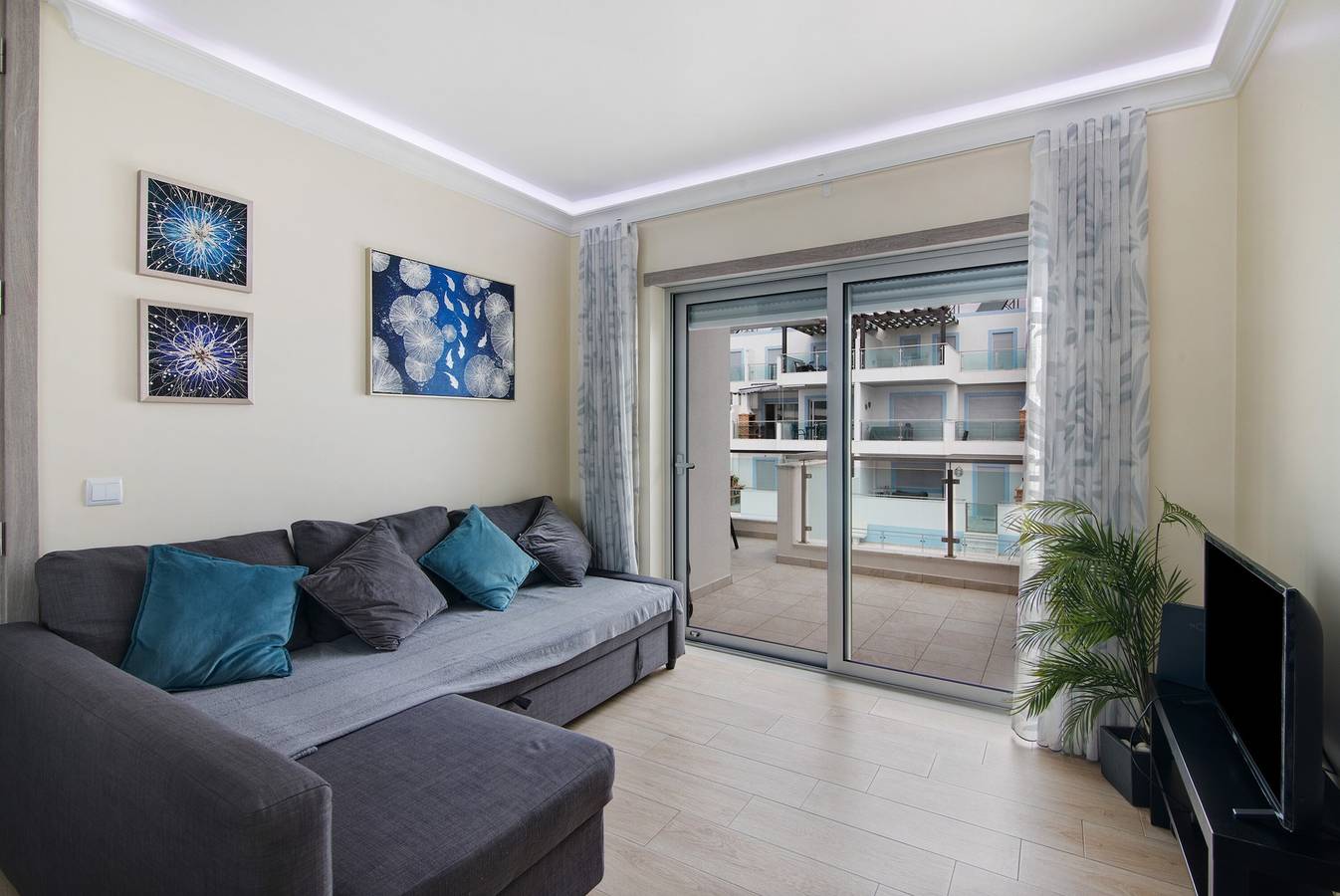 Apartamento inteiro, Apartamento 'Numar Residence Aa' com piscina partilhada, Wi-Fi e ar condicionado in Manta Rota, Ria Formosa