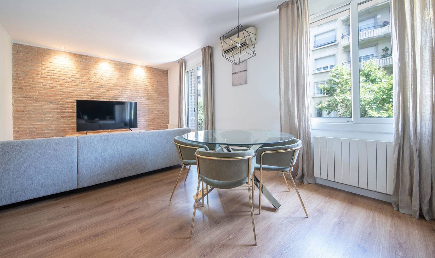 Entire apartment, Holiday apartment for 7 people in Barcelona Centre, Barcelona