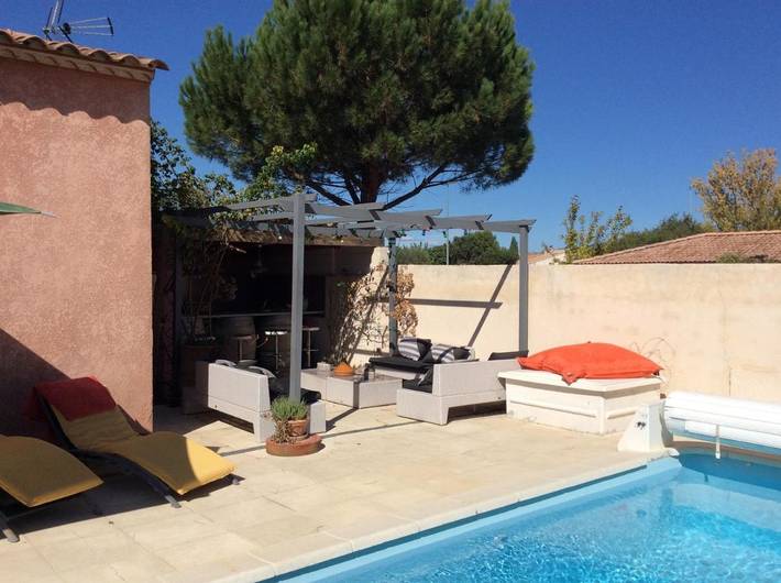 Location de vacances pour 6 personnes, avec piscine ainsi que jardin et vue, animaux acceptés à Milhaud - 3