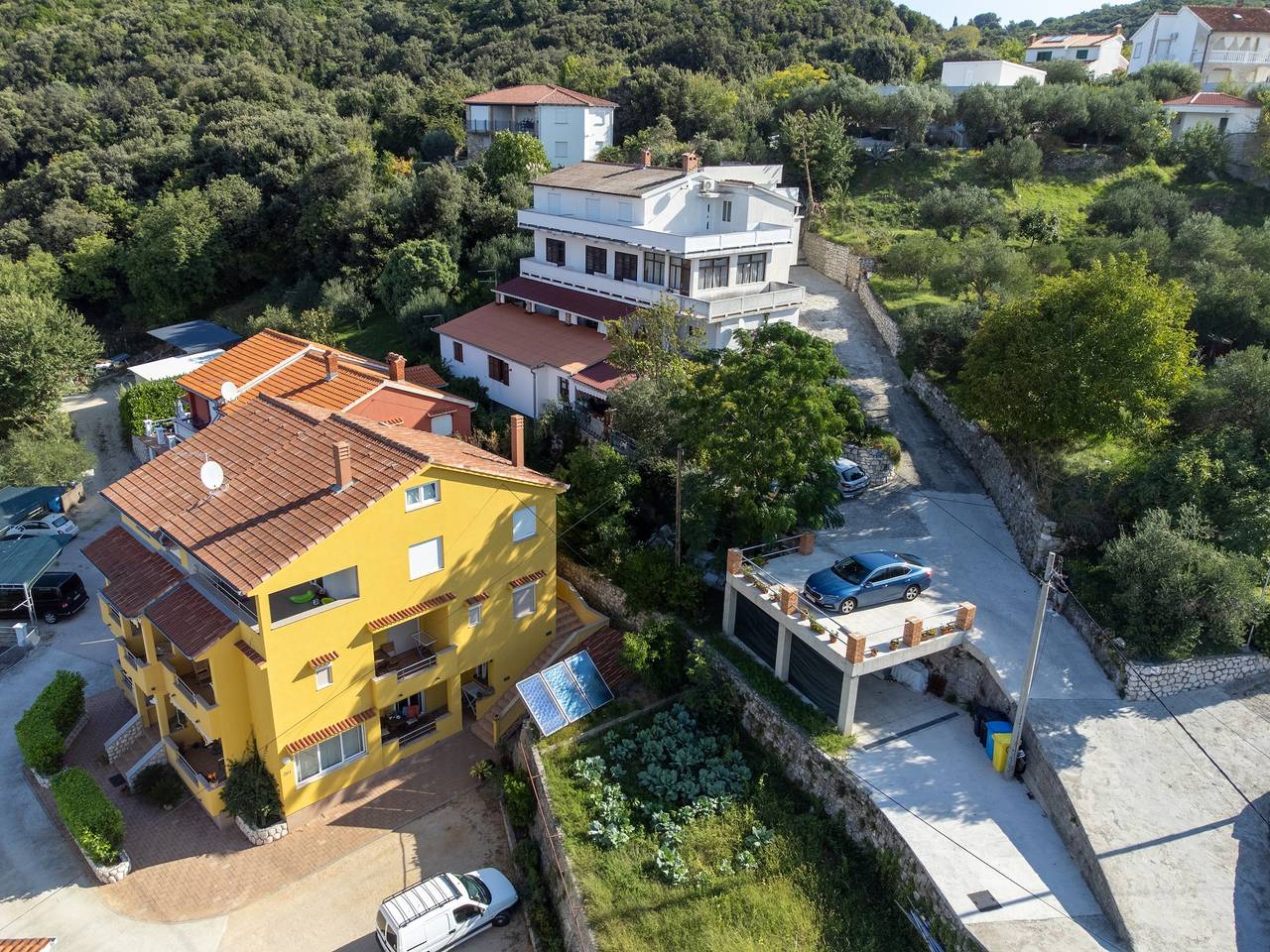 Ganze Wohnung, 2-Zimmer-Ferienwohnung mit Terrasse und Meerblick Kampor, Rab A-5056-a in Kampor, Rab