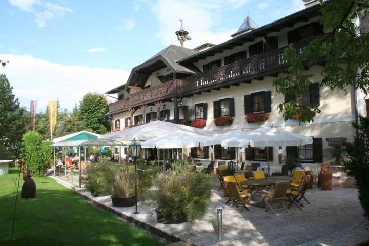 Hotel voor 4 personen, with Terras and Tuin as well as Zwembad and Sauna aan de Wolfgangsee