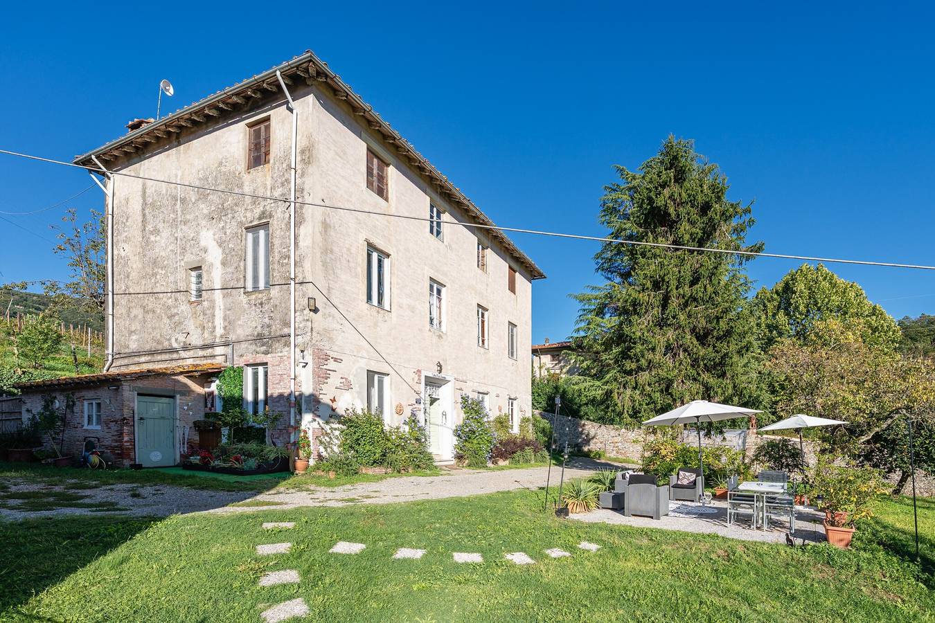 Maison De Jardin 94m² - Suite Romántica con Jacuzzi Privada in Lucca, Colline Lucchesi