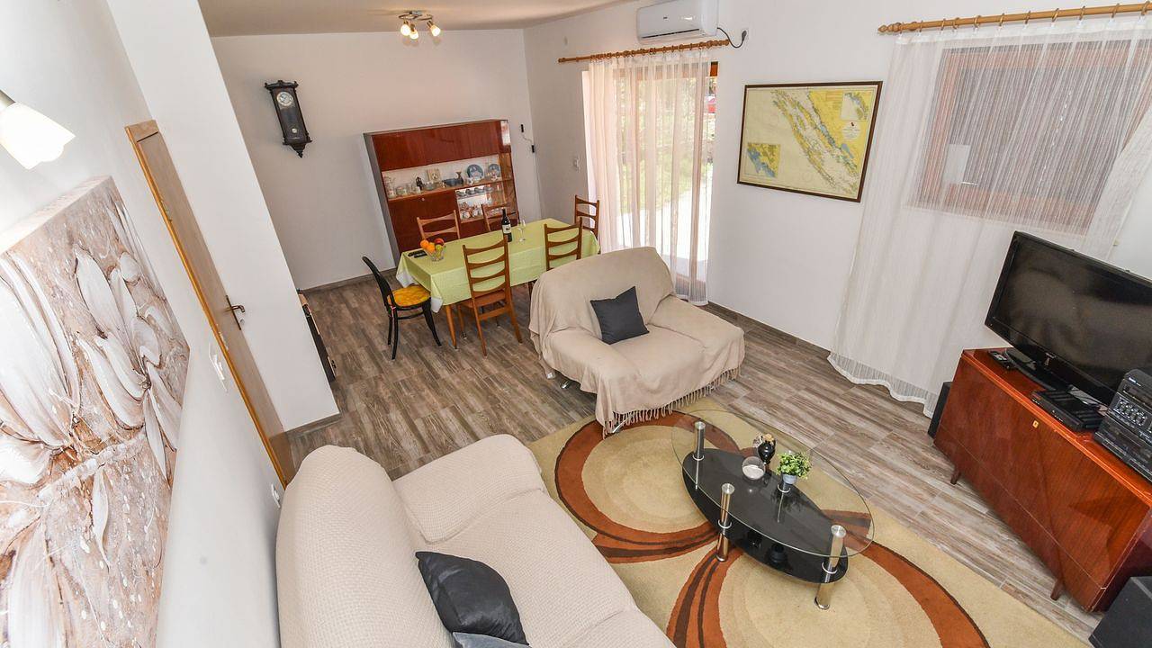 Ferienhaus für 5 Personen (90 m²) in Veli Iž in Zadar (Kommun), Iz