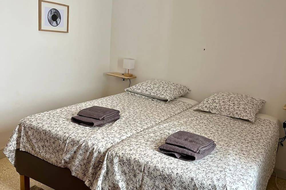 Renovated loft-style house, spacious and family-friendly, large garden 7' from the beach in La Palme, Narbonne region