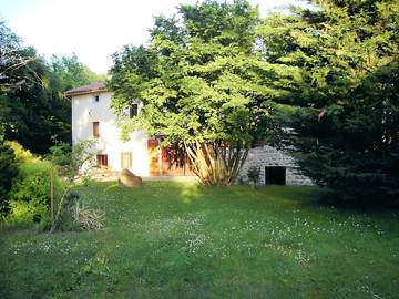 Chambre d’hôte pour 2 personnes, avec jardin à Vertolaye